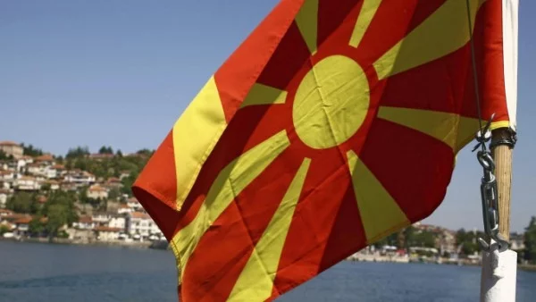 Повечето гърци са против "Македония" да е част от името