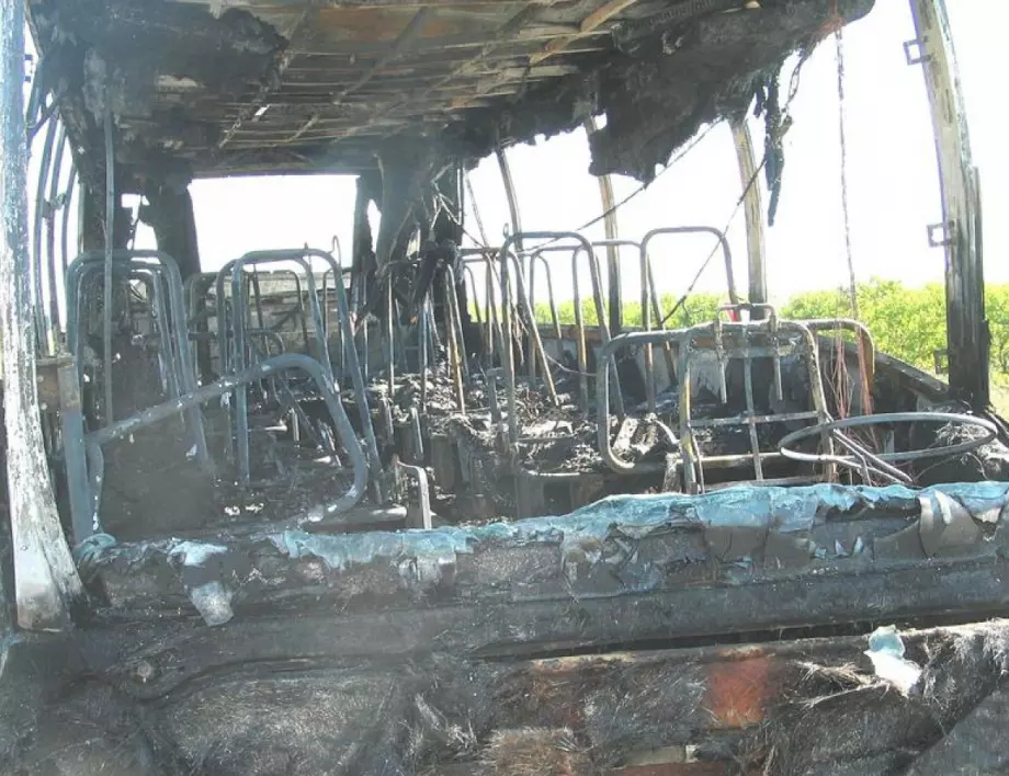 Огнен ад! 46 души загинаха при пожар в автобус на магистрала "Струма"*