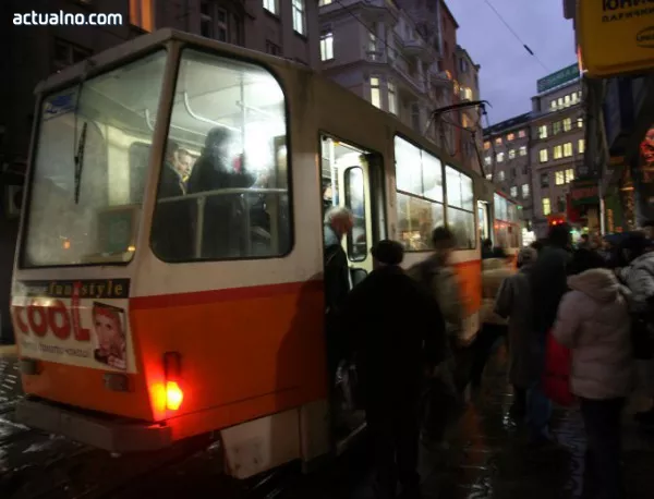 Запорират заплатата на гратисчиите в софийския градски транспорт