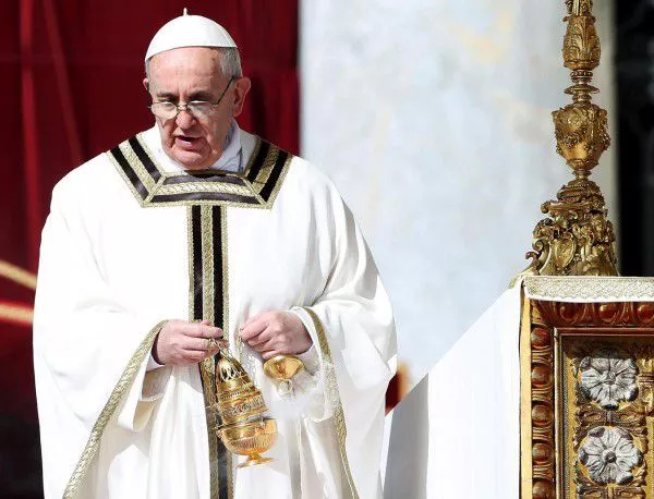 Папата: Човешкото достойнство трябва да е в основата на решението за гръцката криза