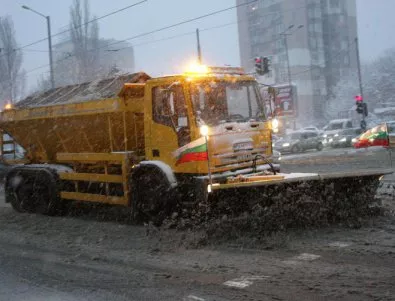 120 снегорина чистят София, трамвай 5 не се движи 