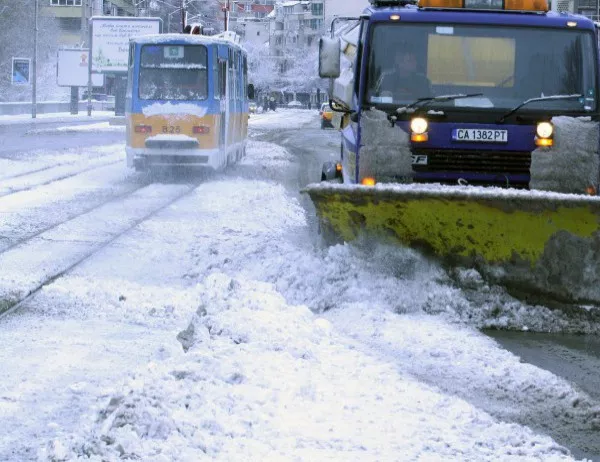 Градският транспорт в София се движи при зимни условия