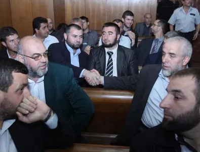 Съдените за радикален ислям в Пазарджик поиската време за молитва