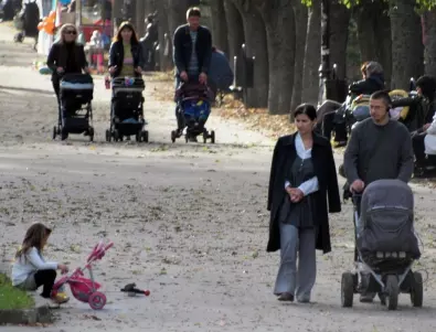 Без деца са 36,9% от семействата в България, съобщи НСИ