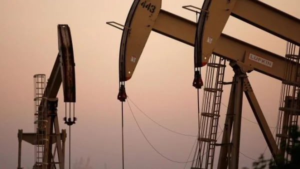 Саудитски принц: Петролът "никога вече" няма да стигне 100 долара за барел