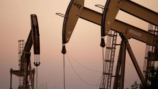 Саудитска Арабия вдига цената на петрола за САЩ и Европа