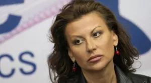 Раева: Нешка Робева не може да си намери място от яд