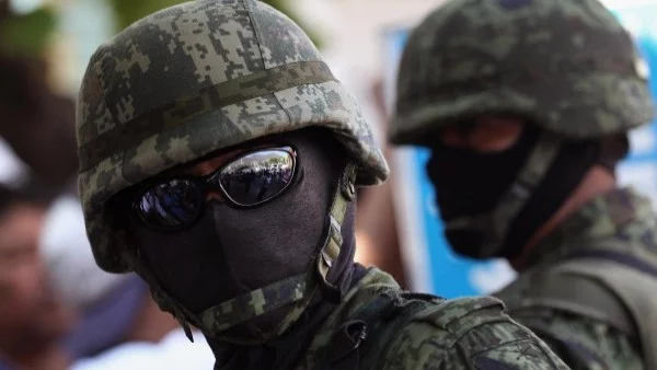 Арестуваха всички полицаи в град в Мексико 