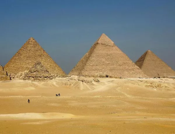 Засилват охраната на египетските пирамиди