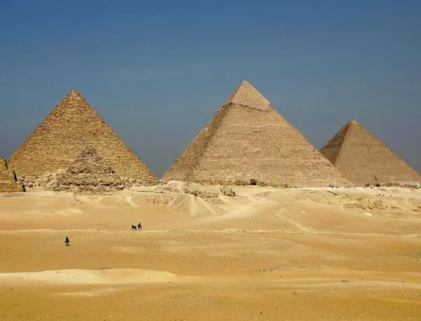 Изследват пирамидите в Египет и търсят жената на Тутанкамон