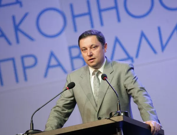 РЗС:Поне 10 кандидат-депутати ще напуснат политическата пирамида на Бареков