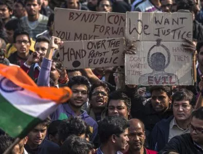 Индийци измъкнаха обвинен в изнасилване от затвора и го убиха