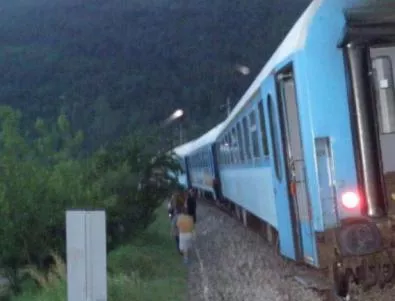 Дерайлира бързият влак Пловдив - Варна, няма пострадали