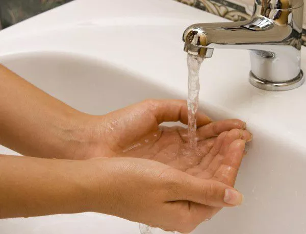 Всеки трети българин не мие добре ръцете си