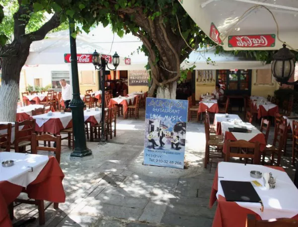 Гърция фиксира цените на храните в ресторантите по плажовете 