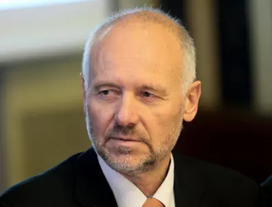 Бивш министър на отбраната за кризата в Украйна: Седим си и се надяваме на чудо