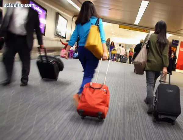 ЕС улеснява преноса в ръчния багаж на течности на летищата 