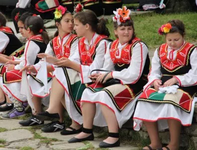 Стипендии за участниците в Международния фолклорен конкурс „Пауталия“