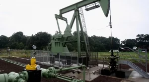 Суровият петрол под натиск 