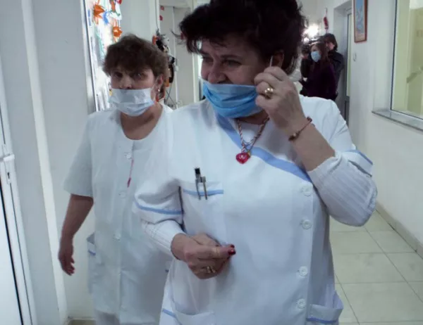 Медицинските сестри искат стартова заплата 1500 лв. или плашат с национален протест