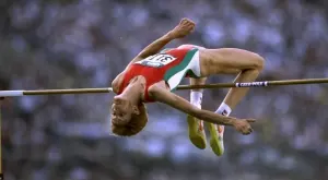 {{ otherArticle[0].article.title }}