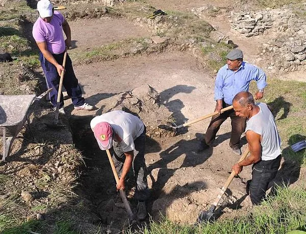 Християнско погребение на мъж с камък върху гърдите откриха археолозите в местността "Градище"