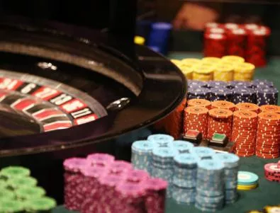 Забраната за онлайн хазарт - врата в полето