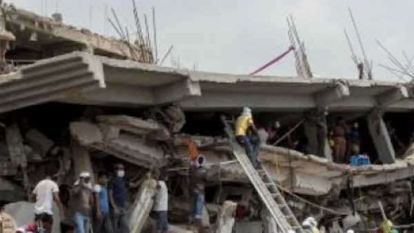 Пететажна сграда се срути в Истанбул 
