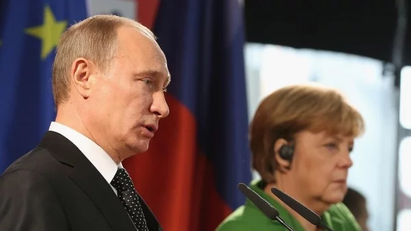 Путин и Меркел: Ситуацията в Украйна се влошава
