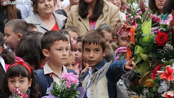 Не би трябало да има паника при записването на първолаците, смята Ваня  Кастрева