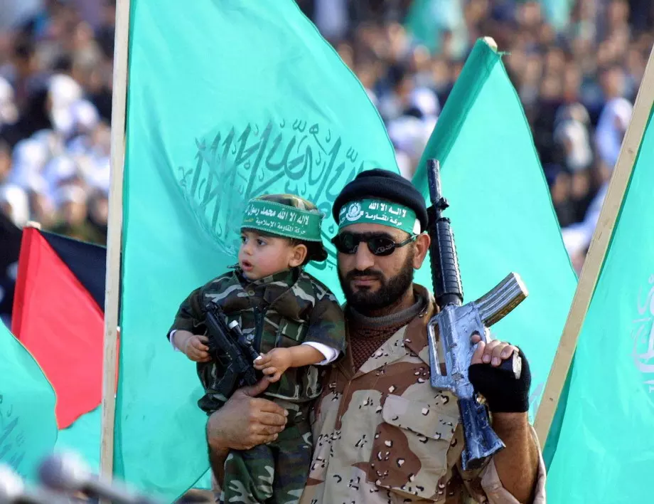 Управляващите в Германия искатда се забрани знамето на "Хамас" 