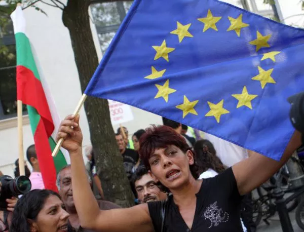 Ромите тръгнаха на шествие с химна: България ни е майка, не мащеха