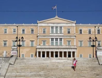 Изгониха от парламента гръцки депутат заради сбиване