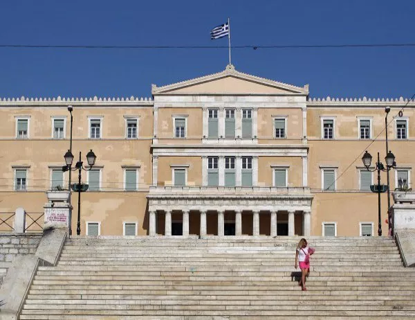 Изгониха от парламента гръцки депутат заради сбиване