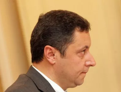 В парламента има четирима действащи сътрудници на агентурата, убеден е Янев