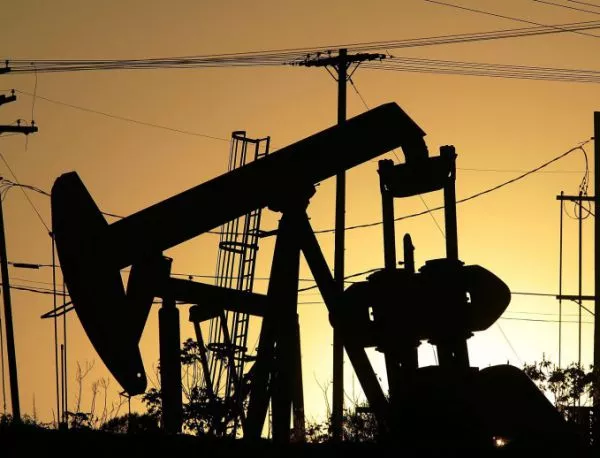 4 обяснения за главоломния спад на цената на петрола 