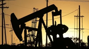 МАЕ: Цената на петрола ще достигне 80 долара за барел след пет години