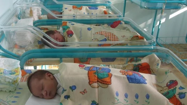Момичета между 12 и 15 години раждат деца