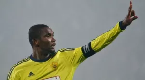 Самуел Ето'о минава медицински прегледи в Евертън