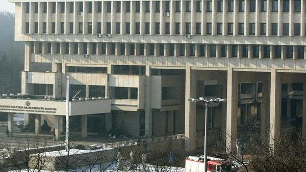 Външно министерство потвърди: Задържаните за камиона с телата на мигранти са българи