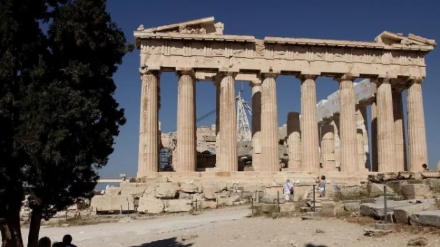 Затвориха Акропола заради жегите в Атина