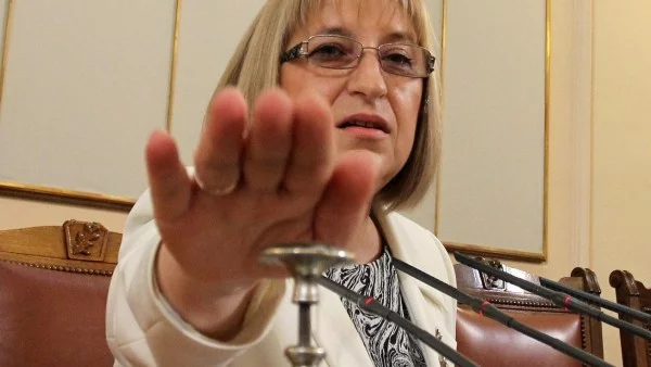 Цачева: Телефонът на Цветан Цветанов е бил подслушван