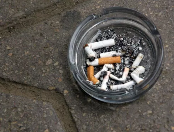 Здравната комисия остави в сила забраната за пушене
