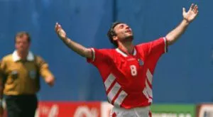 {{ otherArticle[0].article.title }}