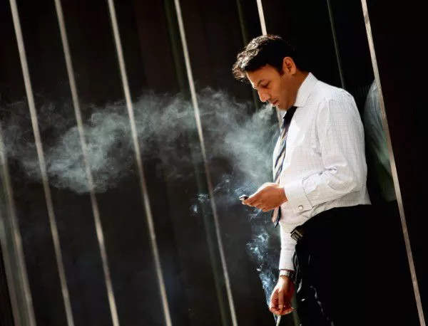 Българинът масово нарушава забраната за пушене на закрито в заведенията
