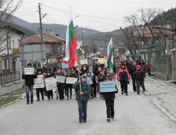 Протестиращи от село Джерман блокираха главния път Е-79