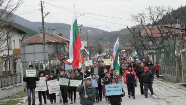 Протестиращи от село Джерман блокираха главния път Е-79