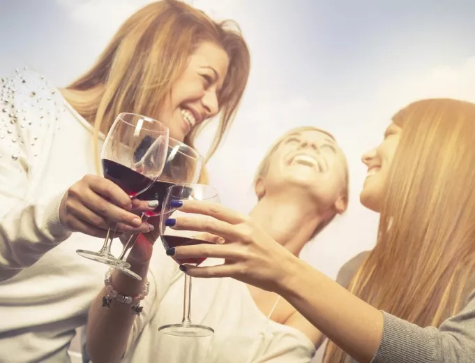 Жените вече пият повече от мъжете