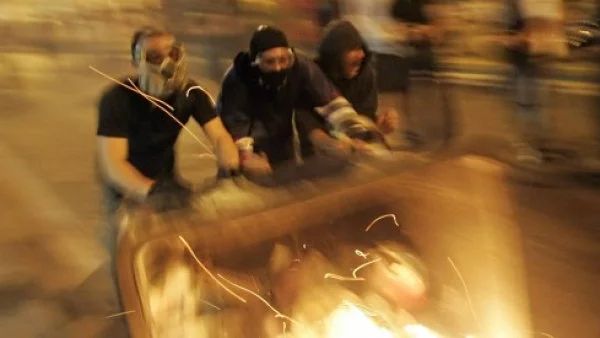 Стрелец с нацистки символи рани девет души в Хюстън   