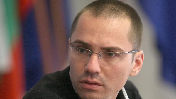 Ангел Джамбазки: Бежанци е едно, нелегални имигранти - друго